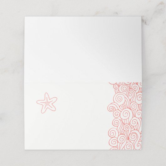 Platzkarten am Korallenstrand mit Meereswellen (Außenseite Aufgefaltet)