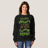 Play Learn Be Kind Repeat Sarcastic Spaß Sweatshirt (Vorne ganz)