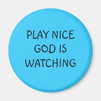PLAY NICE GOD beobachtet Magnet