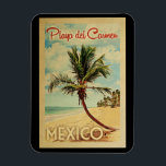 Playa del Carmen Magnet Palm Treviso<br><div class="desc">Ein einzigartiges Retro Mitte des Jahrhunderts moderne Playa del Carmen Mexiko Kunst Print in Vintage Reise Poster Stil. Es verfügt über eine geschwungene Palme am Sandstrand mit Ozean unter einem blauen bewölkten Himmel.</div>