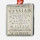 Playbill, das eine Leistung annonciert Silbernes Ornament (Links)