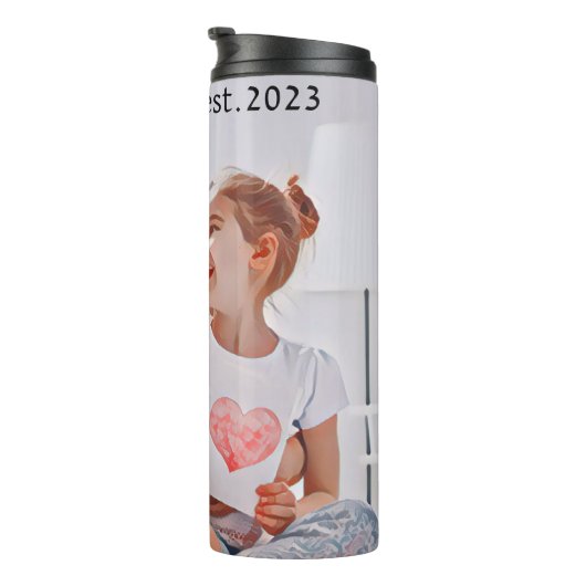 Playera promoted to Mom est.2023  Photo art Thermosbecher (Nach rechts gedreht)