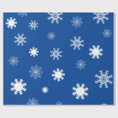 Playful Blue Monochromatische Schneeflocken Geschenkpapier (Flach)