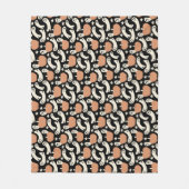 Playful Ghosts and Pumpkins on Black – Halloween R Fleecedecke (Vorderseite)