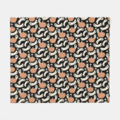 Playful Ghosts and Pumpkins on Black – Halloween R Fleecedecke (Vorderseite (Horizontal))