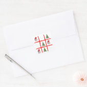 Playful Gnome Christmas Tic Tac Toe Card Quadratischer Aufkleber (Umschlag)