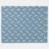 Playful Green Alligator Paisley on Blue Fleecedecke (Vorderseite (Horizontal))