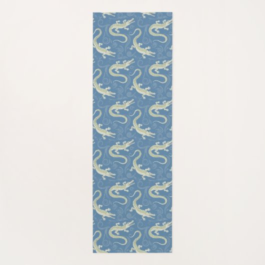 Playful Green Alligator Paisley on Blue Yogamatte (Rückseite)