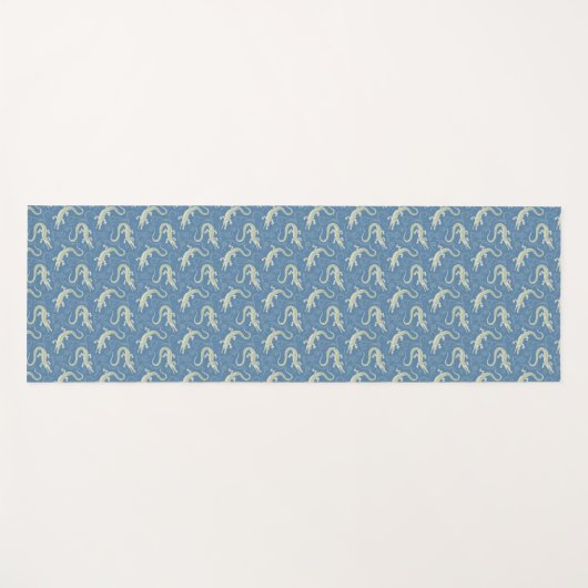 Playful Green Alligator Paisley on Blue Yogamatte (Vorderseite (Horizontal))