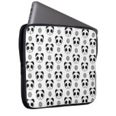 Playful Kawaii Panda Mandala Laptopschutzhülle (Vorne Rechts)