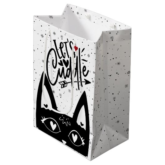 Playful Let's Cuddle skandinavische schwarze Katze Mittlere Geschenktüte (Vorderseite Schrägansicht)