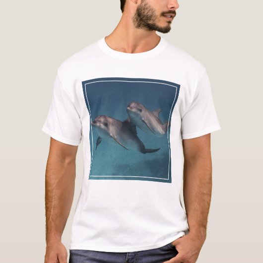 Playful Pose T-Shirt (Vorderseite)
