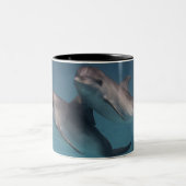 Playful Pose Zweifarbige Tasse (Mittel)