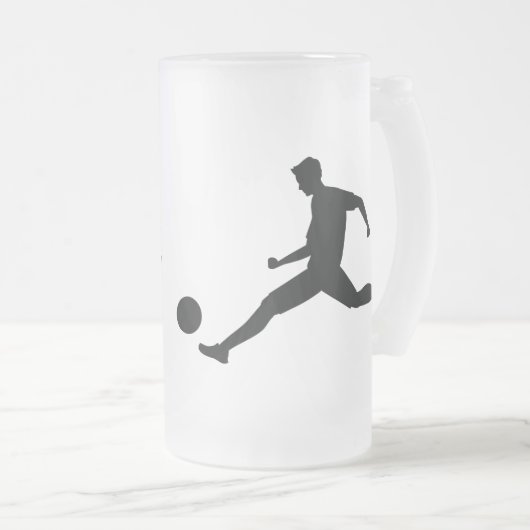 Playing soccer graphic black mattglas bierglas (VorderseiteRechts)