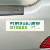 Plays gut mit anderen - Trombone Autoaufkleber (Auf Auto)