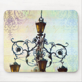 Plaza Light mit pastellfarbenem Hintergrund Mousepad