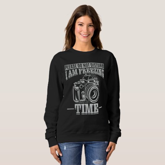 Please Do Not Disturb I Am Freezing Time Camera Ph Sweatshirt (Vorne ganz)