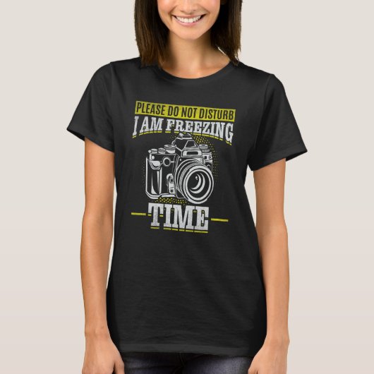 Please Do Not Disturb I Am Freezing Time Photogra T-Shirt (Vorderseite)