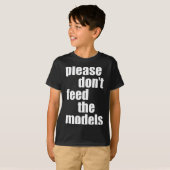 Please Do Not Feed The Models With Skinny Fun T-Shirt (Vorne ganz)