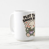 Plot Twist Snack Pause Kuschel-Nudel-Hase Kaffeetasse (Vorderseite Links)