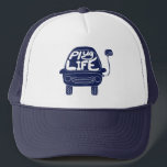 Plug Life Niedlich Navy Blue Electric Car Truckerkappe<br><div class="desc">Stecken Sie Ihr Elektroauto routinemäßig ein,  um es aufzuladen? Dann leben Sie sicher das Plug-Leben. Dieses niedliche Design zeigt eine Darstellung eines Elektroautos in marineblau mit der Meldung "Plug Life" auf der Windschutzscheibe. Ein tolles Geschenk für stolze Besitzer von Elektrofahrzeugen.</div>