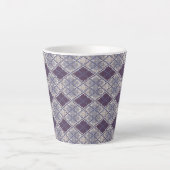 PLUM ARGYLE STRICKEN Latte Tasse (Vorderseite)