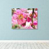 Plum Blossom Close-Up Leinwanddruck (Insitu (Holzboden))