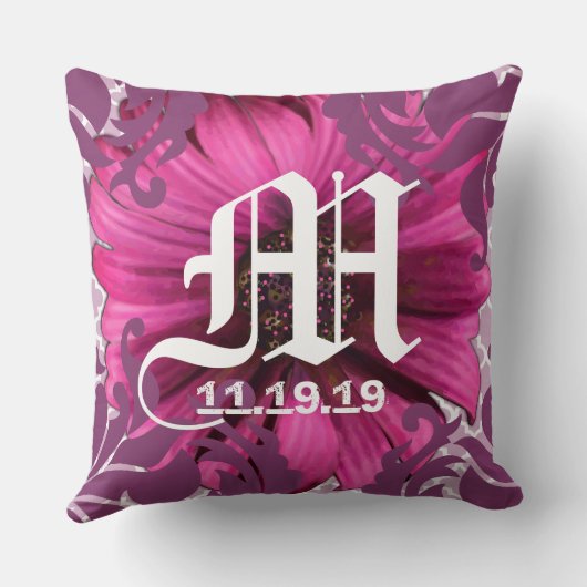 Plum Custom Gerber Daisy Monogram Wedding Date Kissen (Rückseite)