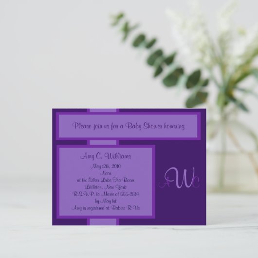 Plum Elegant Monogram Shower Einladung (Stehend Vorderseite)