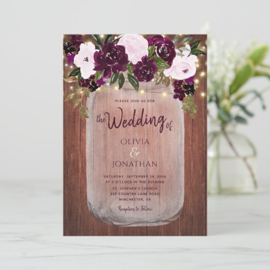 Plum floral Lights Rustic Wood Wedding Einladung (Stehend Vorderseite)