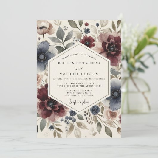 Plum Floral Whimsy Wedding Einladung (Stehend Vorderseite)