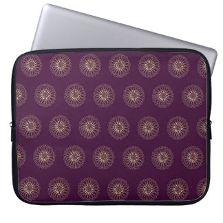 Plum | Golden Zinnia Flower Medallions Laptopschutzhülle