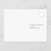 Plum Lila Blumenschrift Wedding RSVP Einladungspostkarte (Rückseite)