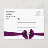 Plum Lila Peacock Save the Date Postkarte (Rückseite)