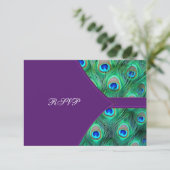 Plum Lila Peacock Wedding RSVP Karte (Stehend Vorderseite)