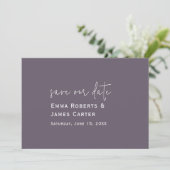 Plum Lila Wedding Save the Date (Stehend Vorderseite)