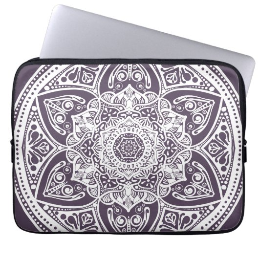 Plum Mandala Laptopschutzhülle (Vorderseite)