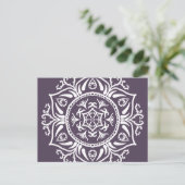 Plum Mandala Postkarte (Stehend Vorderseite)