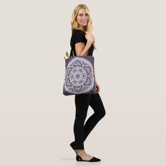 Plum Mandala Tasche (Am Model)