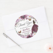Plum Mauve Floral Butterflies Prinzessin Favor Runder Aufkleber (Umschlag)