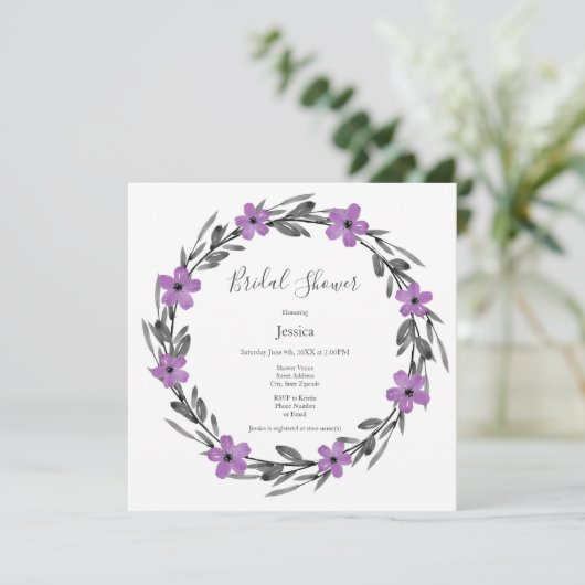 Plum Mauve Grau Schwarze Wasserfarbenwelt Blumenre Einladung (Stehend Vorderseite)