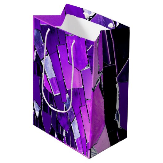 Plum Noir Glitch Glam Metallic Texture Mittlere Geschenktüte (Vorderseite Schrägansicht)