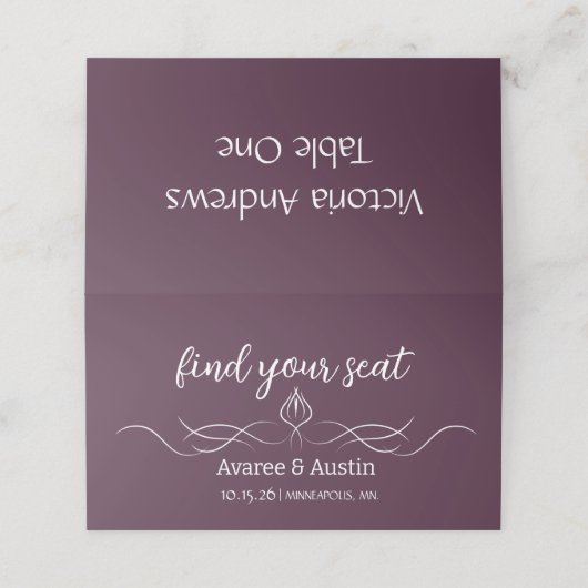 Plum Purple Wedding Table Seating Cards Platzkarte (Außenseite Aufgefaltet)