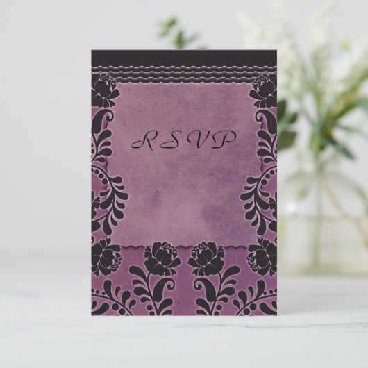 Plum-Rose Lila und Black Wedding RSVP Hinweis (Stehend Vorderseite)