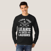 Plumbing Plumber Dad Turn Your Leaks Into Laughs   T-Shirt (Vorne ganz)