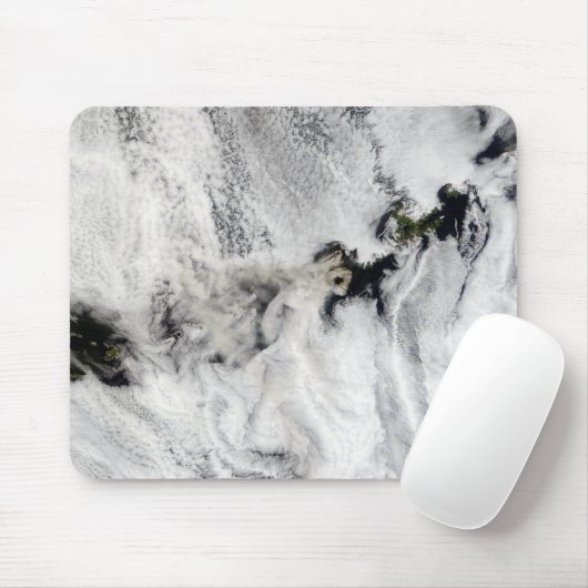 Plume aus dem Okmok-Vulkan, den Aleusianinseln Mousepad (Mit Mouse)