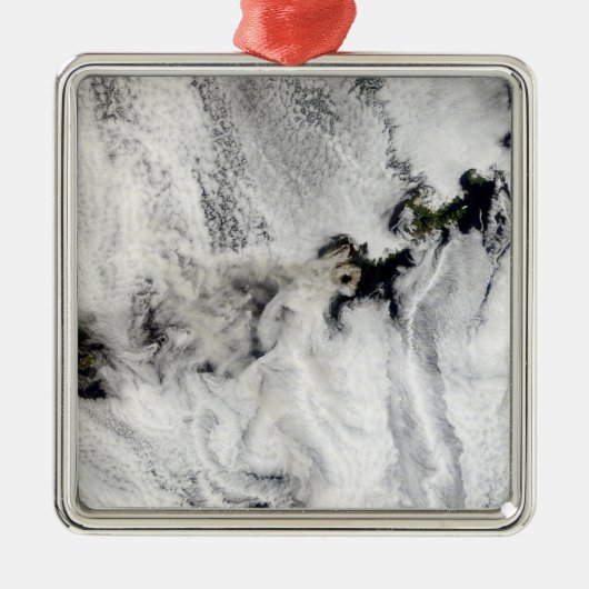 Plume aus dem Okmok-Vulkan, den Aleusianinseln Ornament Aus Metall (Vorne)