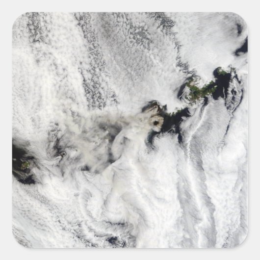 Plume aus dem Okmok-Vulkan, den Aleusianinseln Quadratischer Aufkleber (Vorderseite)