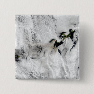 Plume aus dem Okmok-Vulkan, den Aleutianinseln 2 Button