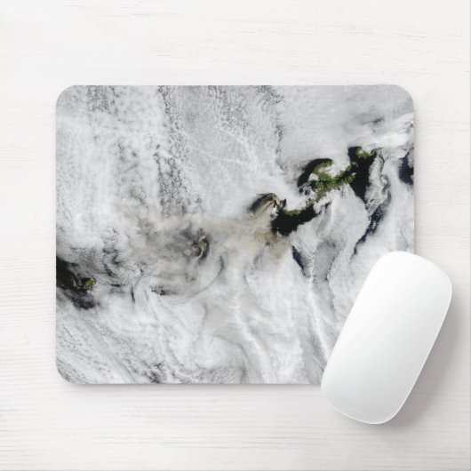 Plume aus dem Okmok-Vulkan, den Aleutianinseln 2 Mousepad (Mit Mouse)
